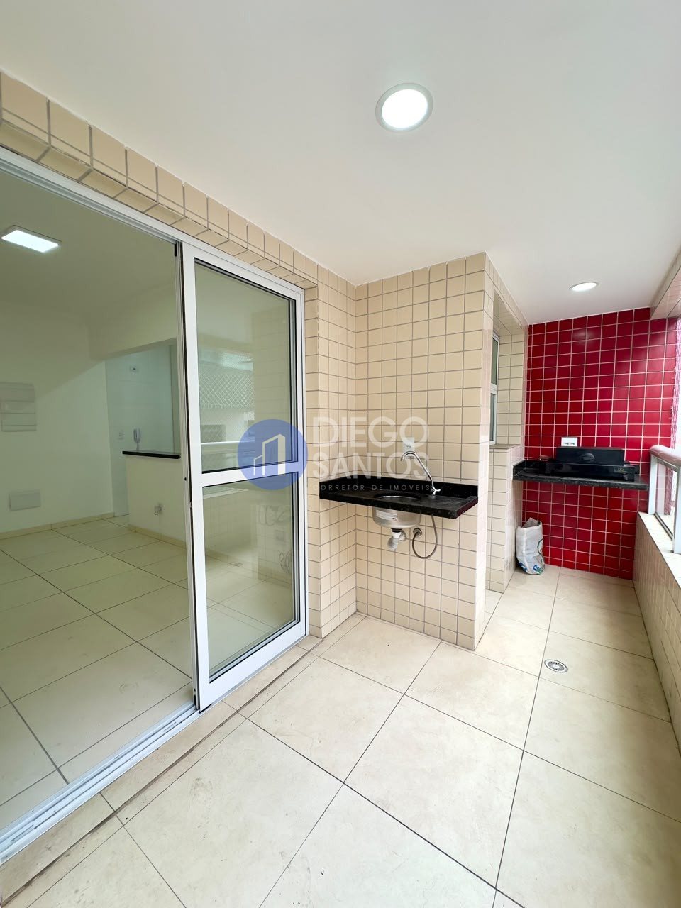 Apartamento 2 Dormitórios com Suíte e Sacada Gourmet a 350m da Praia