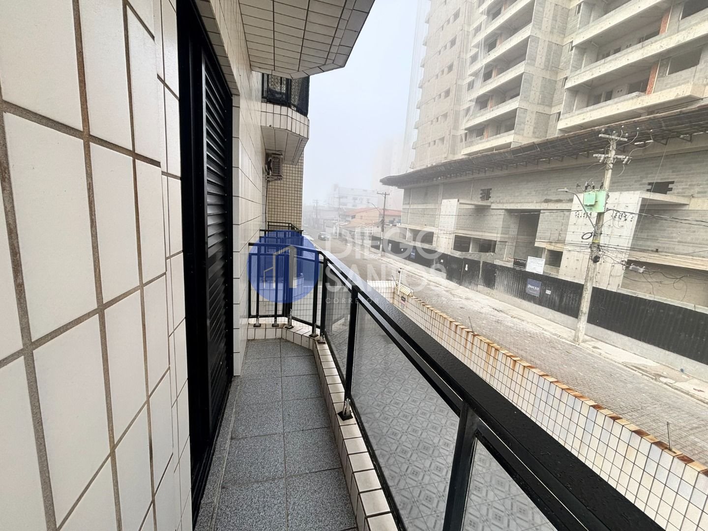 Apartamento Amplo de 70m² na Guilhermina – 1 Dormitório com Elevador e Vaga por R$ 300 Mil!
