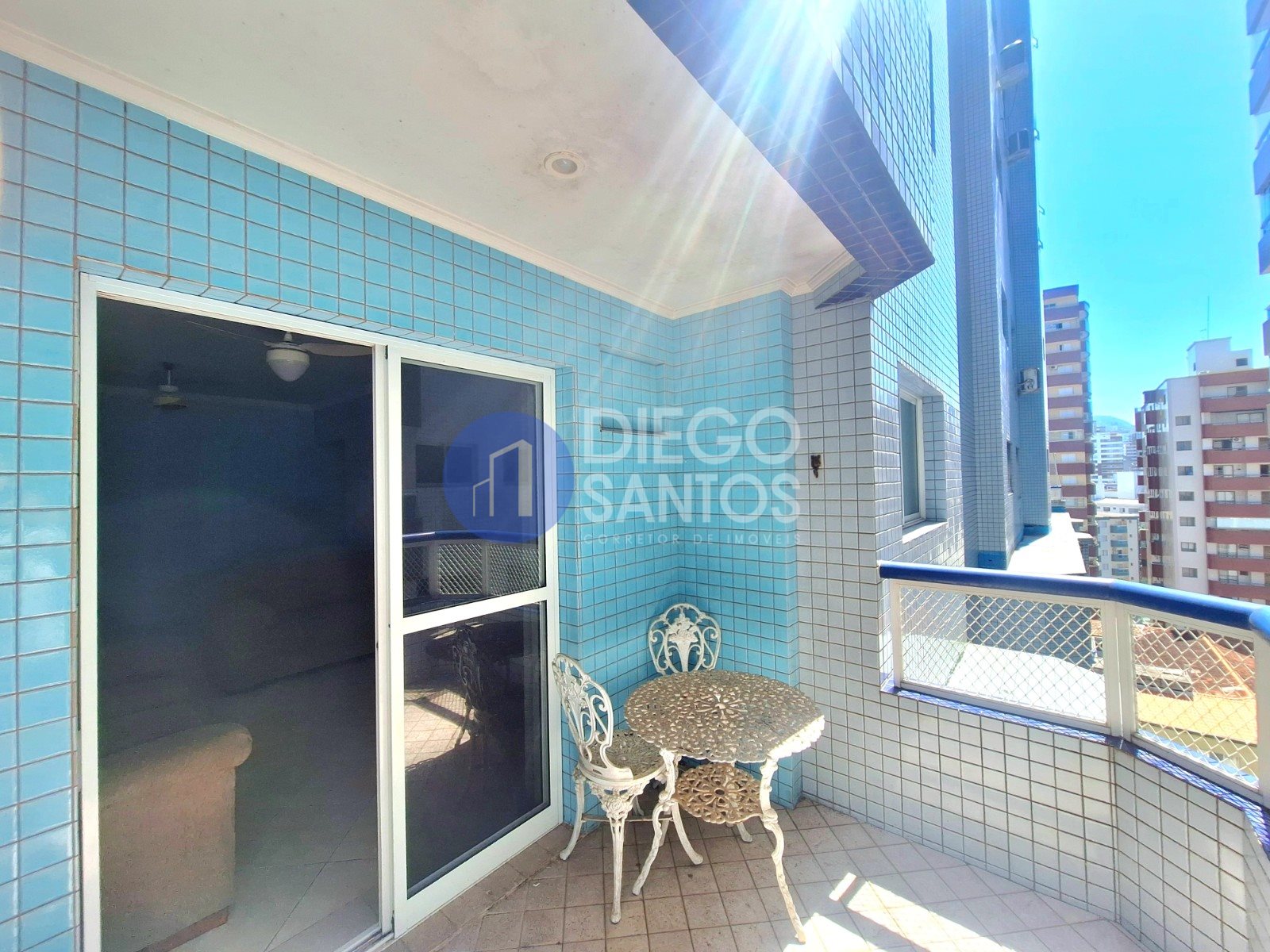 Apartamento Mobiliado 2 Dormitórios na Guilhermina a 200 Metros da Praia